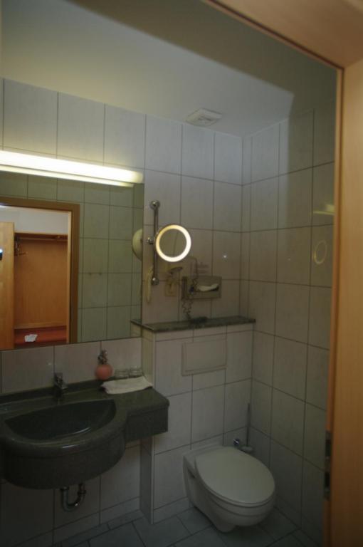 Land-Gut-Hotel Raeuber Lippoldskrug Alfeld  Exterior foto