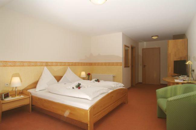 Land-Gut-Hotel Raeuber Lippoldskrug Alfeld  Exterior foto